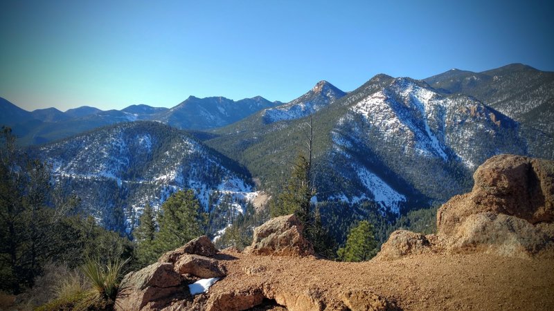 Overlook westward from the trail's apex.