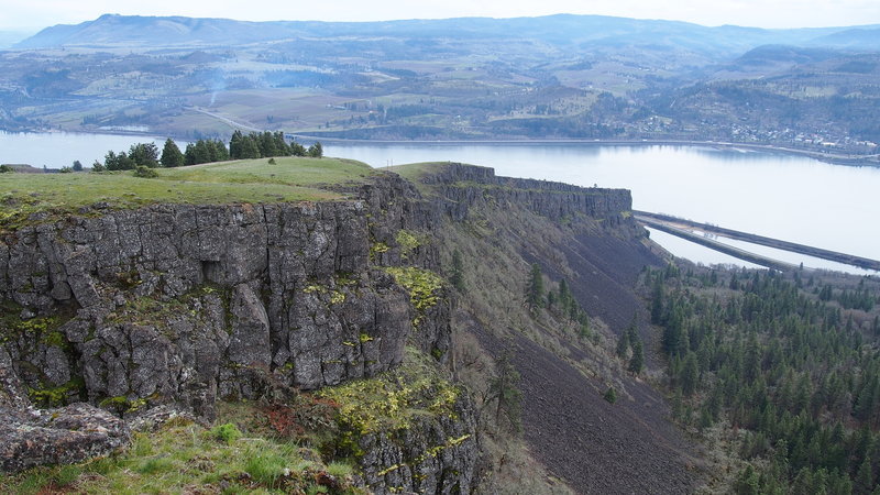 Looking south along the Coyote Wall.