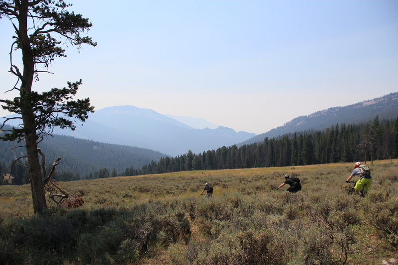 Meadowsurfing Twelvemile Meadow. Dropping down toward Warm Spring Creek with smoke from nearby wildfires.