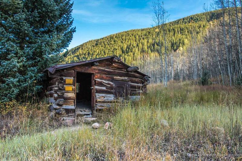 A cabin just off the trail.