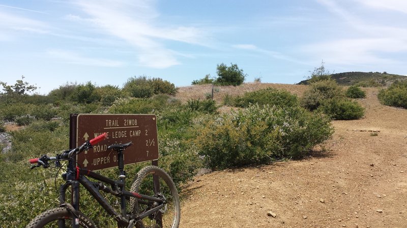 The entrance of Red Reef trail of Nordhoff Ridge