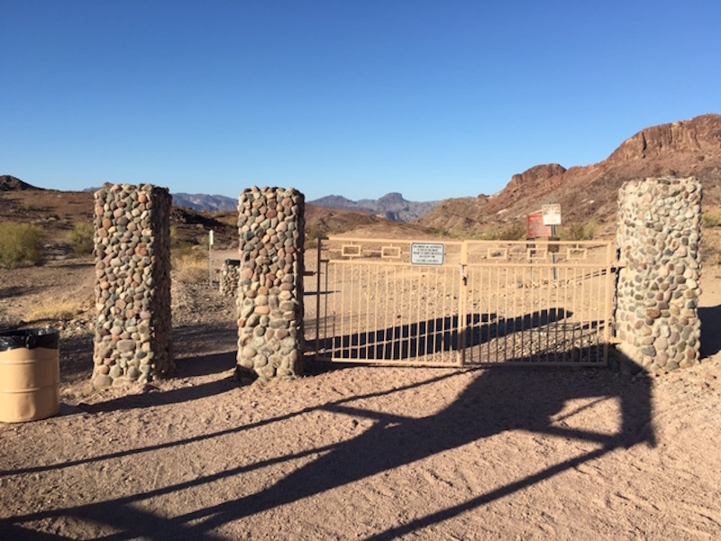 Sara Park entry point for most all trails and hiking activity. Trash Can Trail starts to the right once you go through.