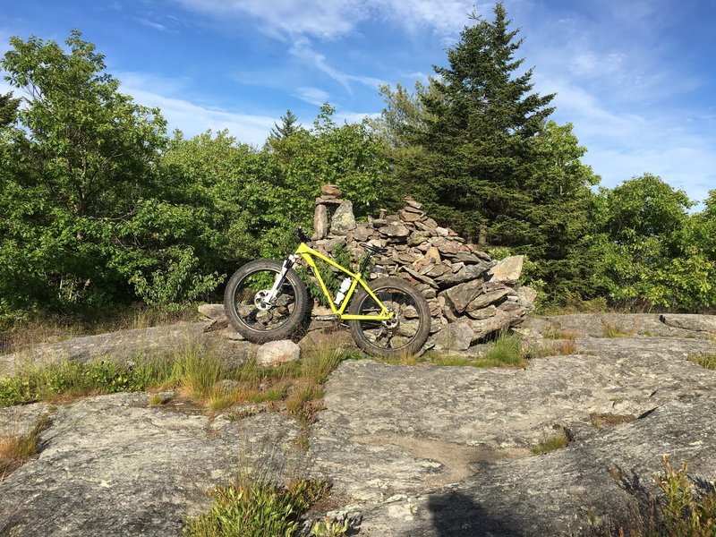 Rock pile on the lower peak @ Mt Watatic.