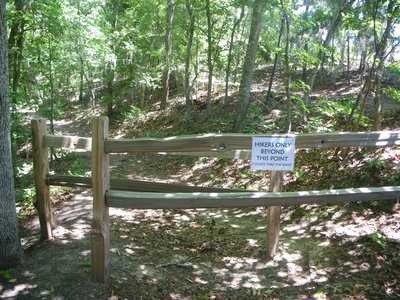 Coquina/Knot junction at top of Coquina Trail. Hikers can continue beyond the double fence. Bikers must take the Knot only!