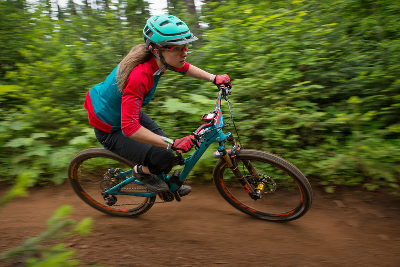 Kim Hardin racing Bad Motor Scooter (158) during the Cascadia Dirt Cup on her way to the win.