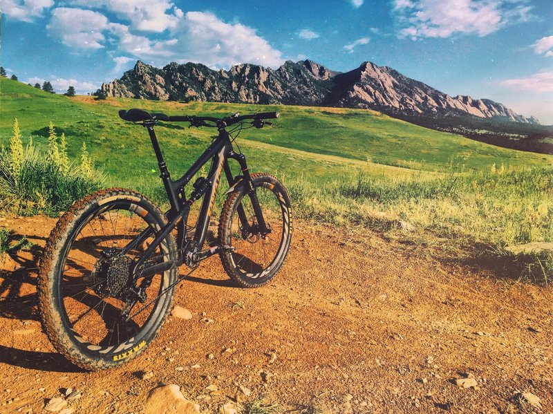 The intersection of Doudy Draw and the Spring Brook loops over looking the Boulder, CO flat irons.