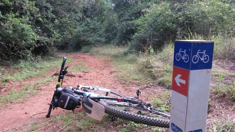 Northern trail is marked in red arrows