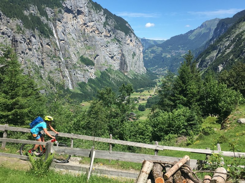 Heading down into the Lauterbrunnen valley.