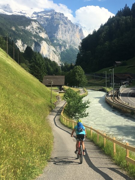 Headed into Lauterbrunnen.