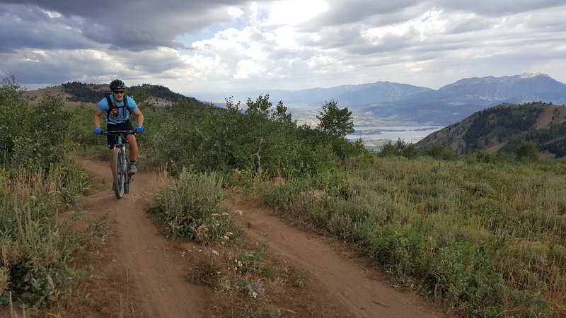 Pineview in the background. This trail is a lot of fun. Great for beginners and a flowy blast for the experienced.