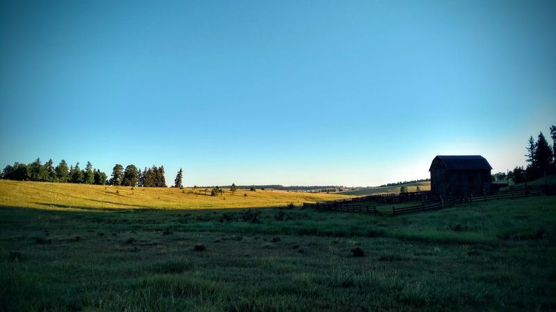 A great view of the abandoned Cheesman Barn.