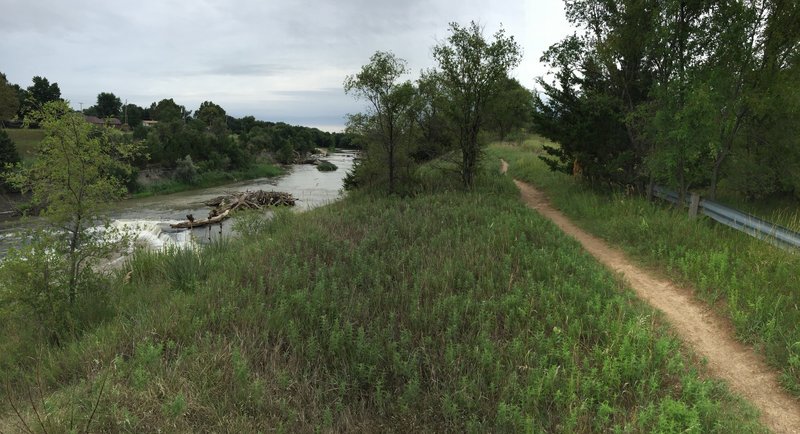 This is a side trail to the one I mapped...it was a little overgrown, but takes you right along the drop off into the river.