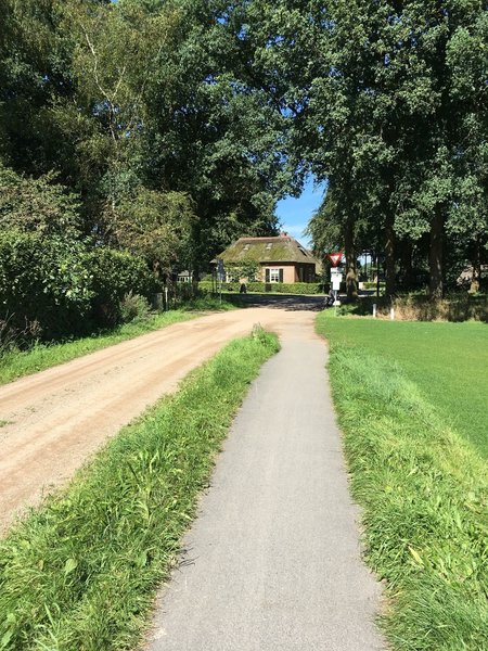 A farmhouse and coffee stop at the start of the trail.