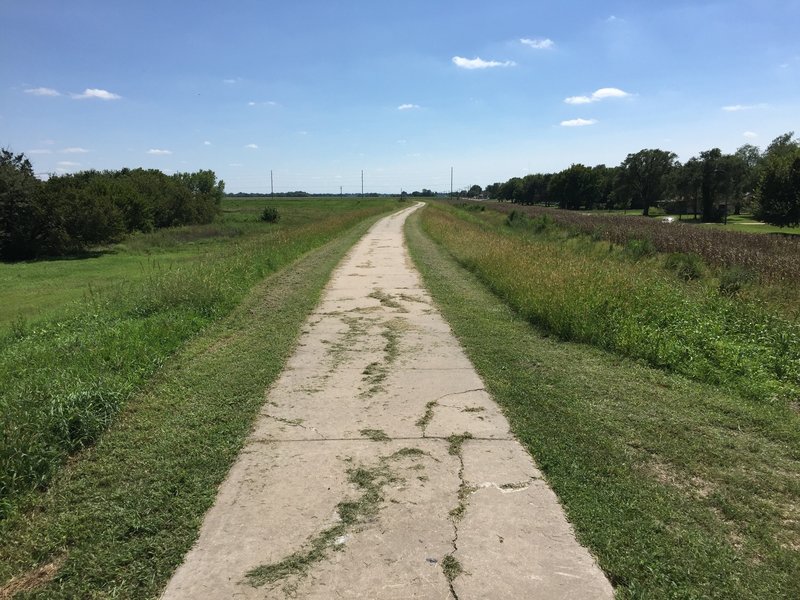 More paved trail!! Wheee!!