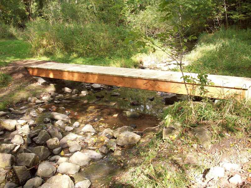 Bridge over Sucker Creek at the beginning of the trail.