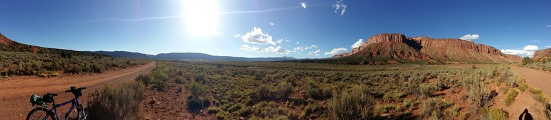 :-( missed the trail singletrack part exit at the drainage ( there was no sign ) to the left side but had a good look at Paradox valley from here