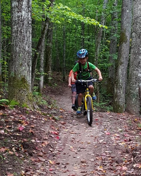 The Valley Spur Singletrack is fun for all ages. Participants of the MBTN "Trail Kids" youth mountain bike program.