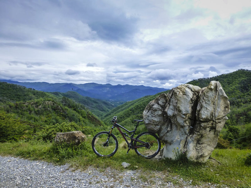 There is only one rock cairn to show the way on the Alta Via di Cinque Terre, but what is lacking in quantity is made up for in quality.  Fortunately there are a few other signs along the way.