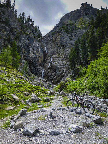 Ducanfall Waterfall waits right at the end of Ducanfall Spur.