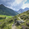 Try not to crash while enjoying the views on the singletrack between Rinerhorn and Sertig.