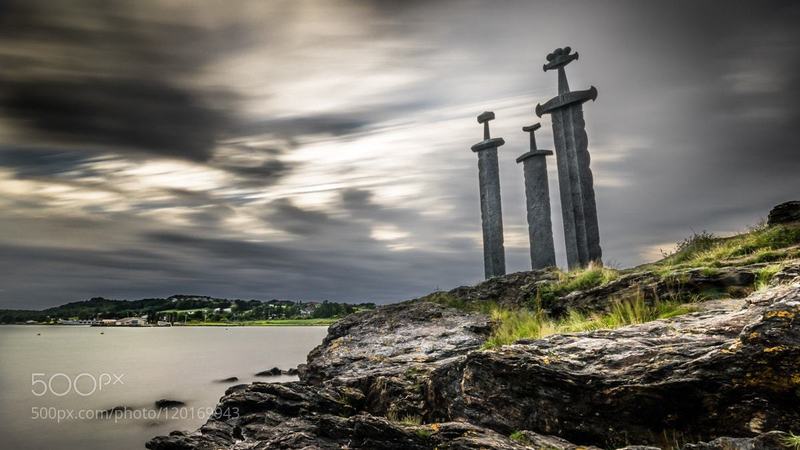 Sverd i fjell (3 Swords in Rock).