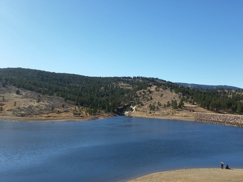 Head over the rolling hills across from Pinewood Reservoir to reach the trails.