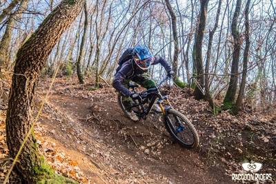 Riding fast on Albys Canyon.