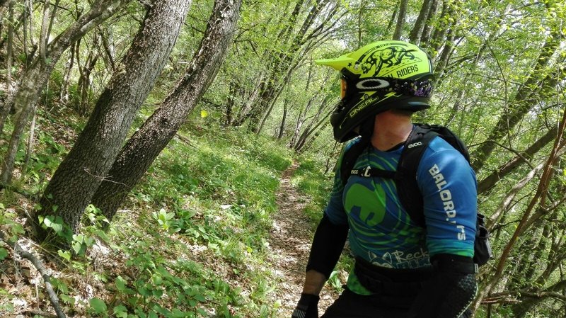 Waiting for everyone to catch up on the narrow singletrack of Toracica.