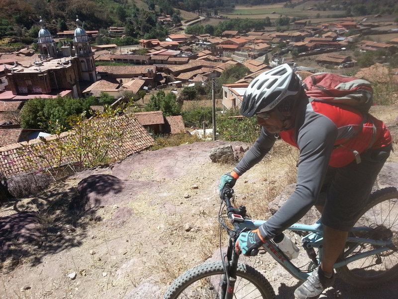 Descending above the roofs into Navidad.