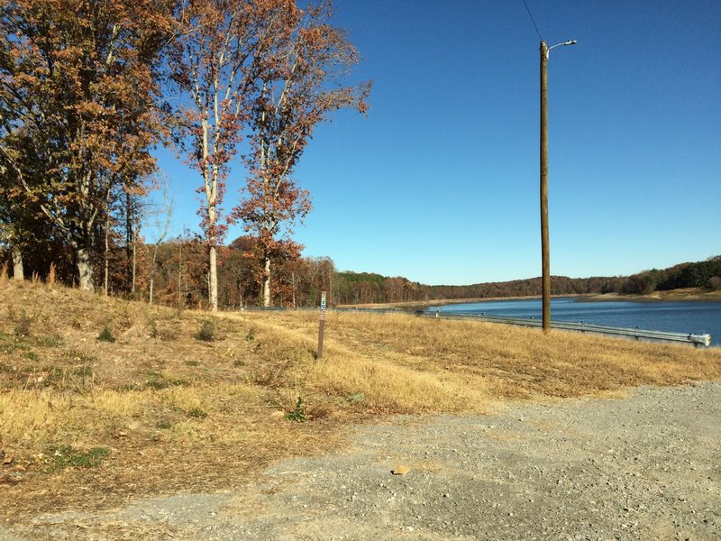 Entrance to the trail from the parking area.