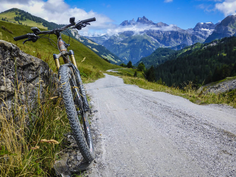 Easy cruising down to Champéry