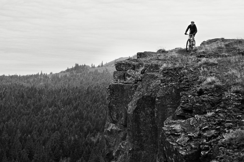 Don't lose your focus on the Coyote Wall Trail – it's a long ways down!