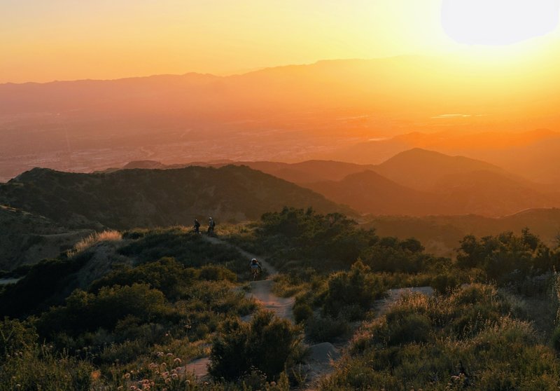 Taking the singletrack sections instead of the road adds a ton of fun technical and built features between the end of the Hostetter climb and the start of the La Tuna Canyon trail.