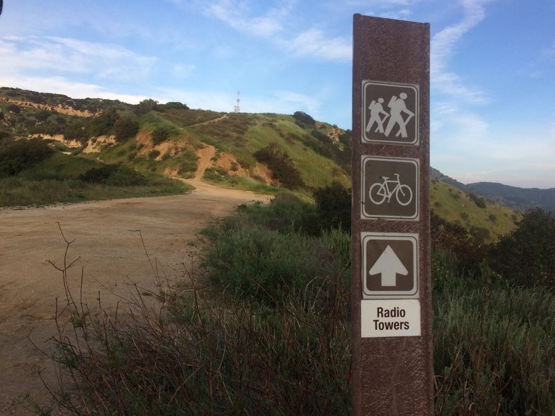 Trail marker on Verdugo Motorway