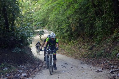 Racers escaping Hell Creek, RRG MTB 100.