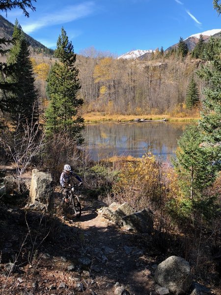 Around a pond on Upper Twin Lake trail