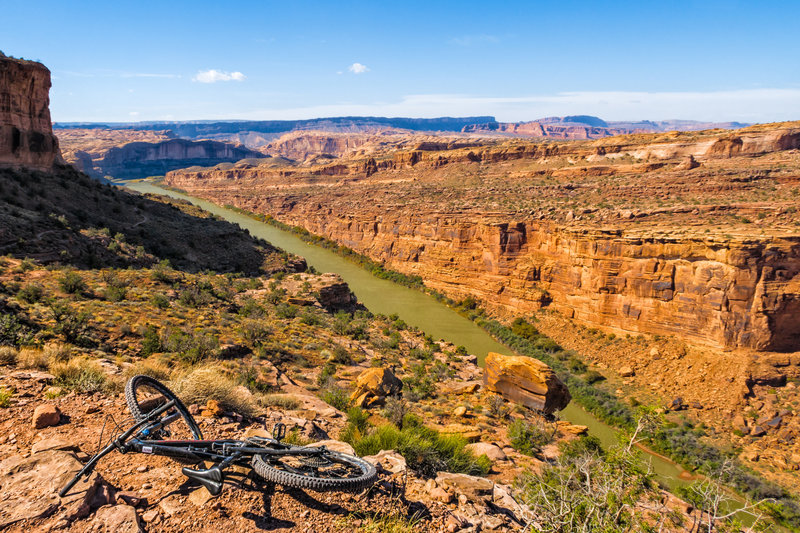 Views over Colorado River halfway down the singletrack section.