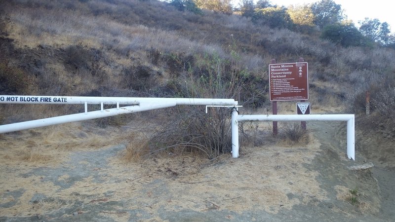 The trailhead as seen from Santa Maria Road