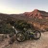 Nice trail along the edge of the canyon. Nice views, including those of Zion. The 4 star is only because it got dark and was not able to explore more!