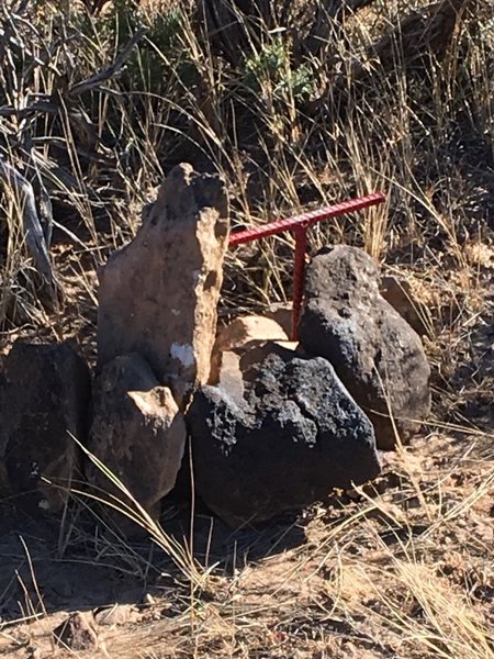 Marker points towards Lower Arroyo Diablo. There is a cairn to the right.