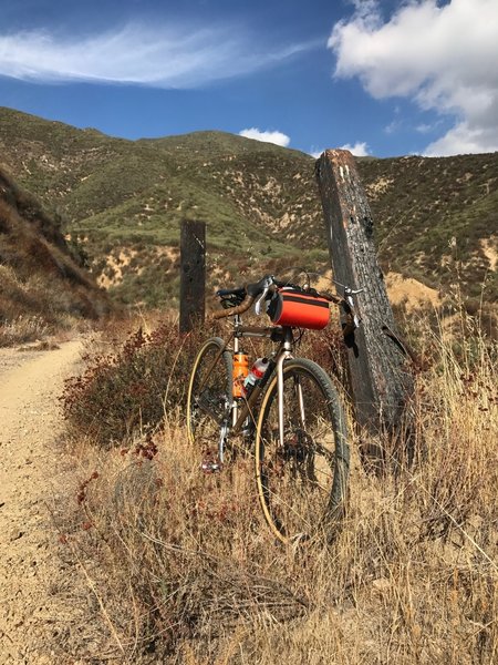 Nice smooth single/doubletrack, looking north up the San Gabriels.