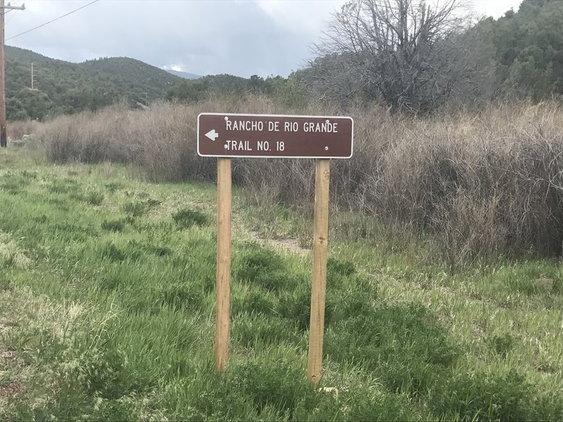 Parking available by this sign, which points out the start/finish of this trail.