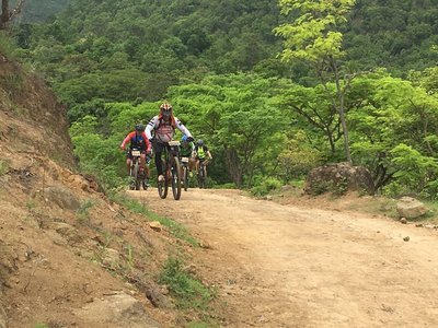 El General Espinoza a la cabeza en las subidas.