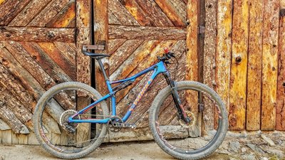 Abandoned building @ 3 Sisters -- 2018 SWORKS EPIC
