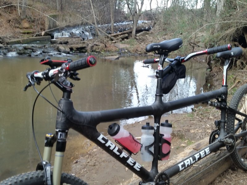 The trail wraps around the lake and follows the creek which makes for scenic views.