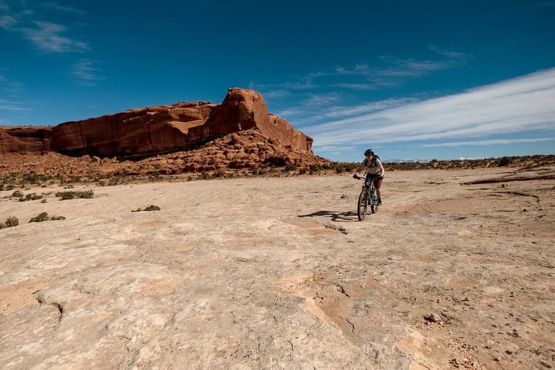 Heading westward over the white-colored slickrock on Big Mesa...