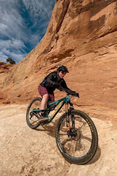 Heading east below a wave of desert rock on Rocky Tops...