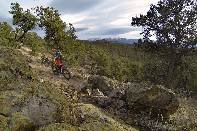 Rocks and views along the Beasway segment on Cottonwood