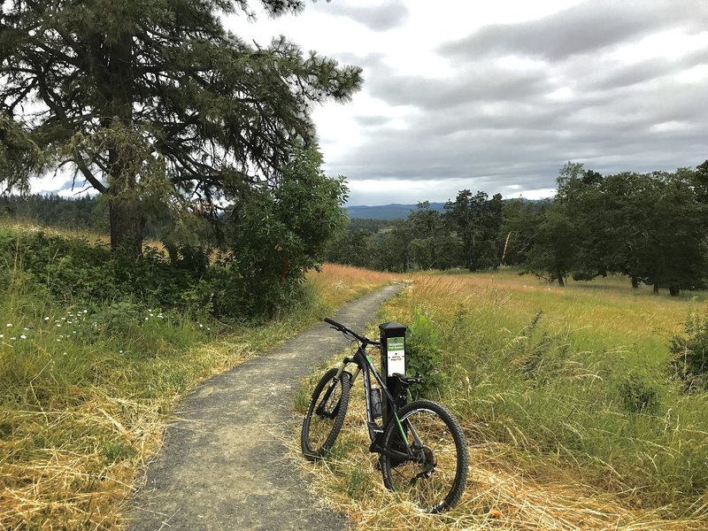 Trailhead at top of Iris Ridge trail