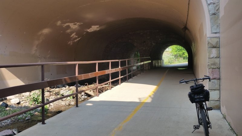 The tunnels under Santa Fe heading east